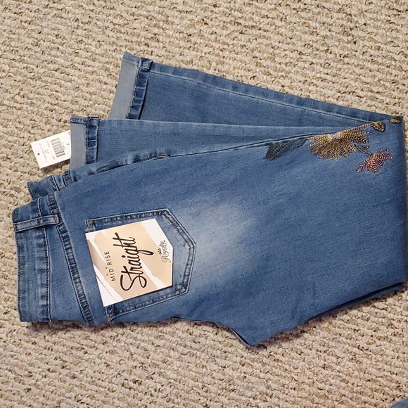 CB Royalty Womans Mid Rise Straight Jean, Size 6 - Picture 4 of 16